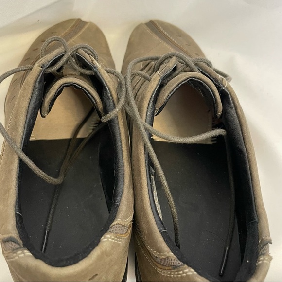 CLARKS Women’s Wave Olive Leather Lace Up Sneaker Shoe Size 8 - Picture 2 of 11